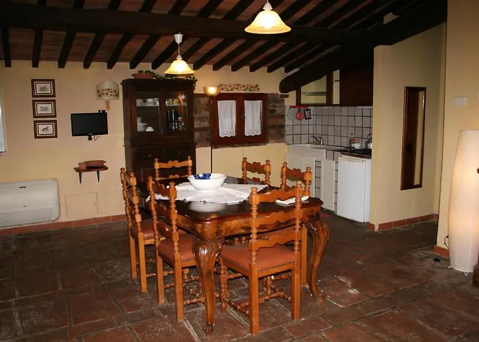 Podere La Vecchia Fornace 公寓式酒店 3*